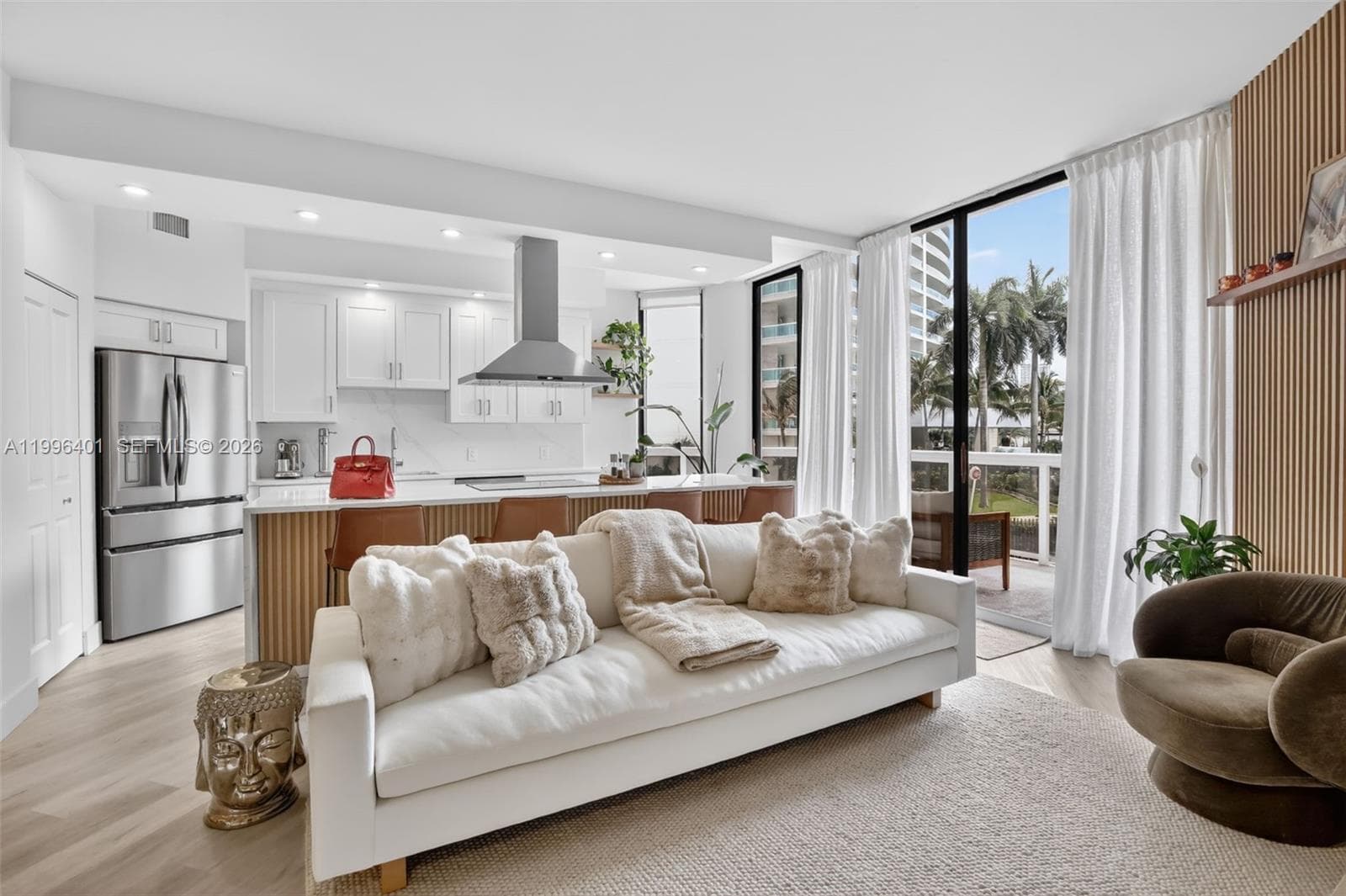 20185 E Country Club Dr 204 photo 1