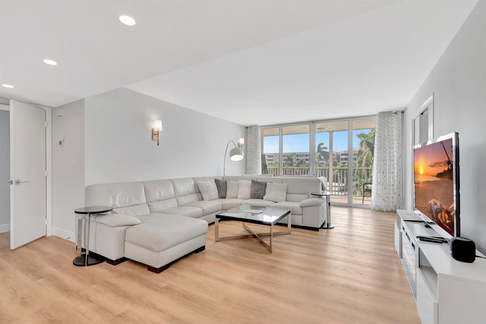 1 Harbourside Drive 4502 photo 16