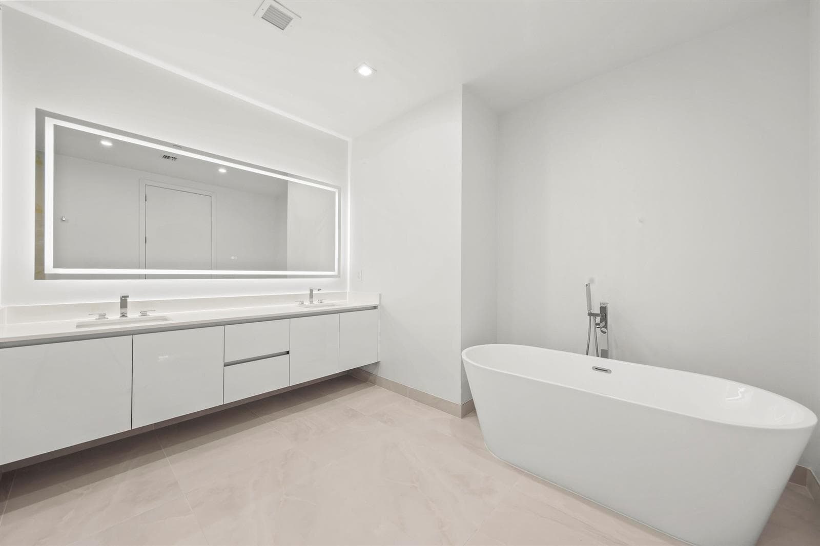 220 Lake Shore Drive 1121 photo 23