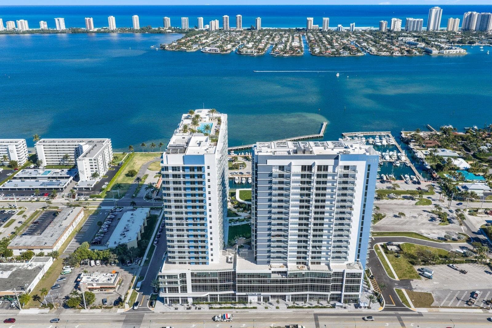 220 Lake Shore Drive 1121 photo 2