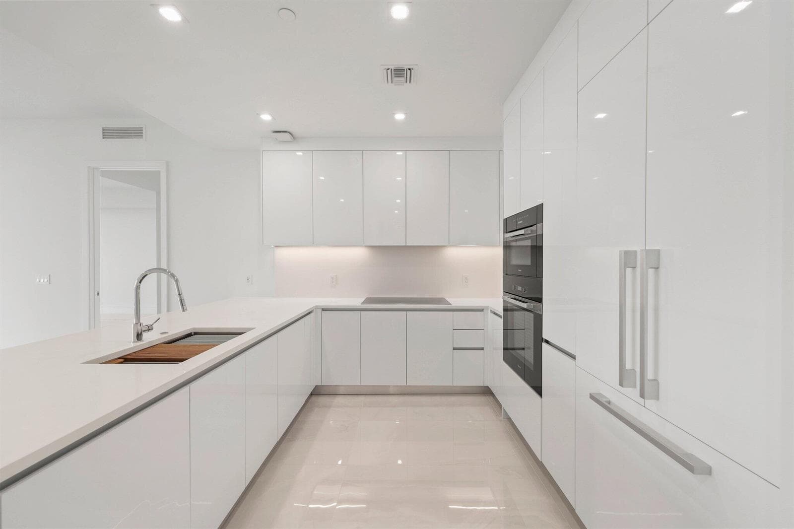 220 Lake Shore Drive 1121 photo 6