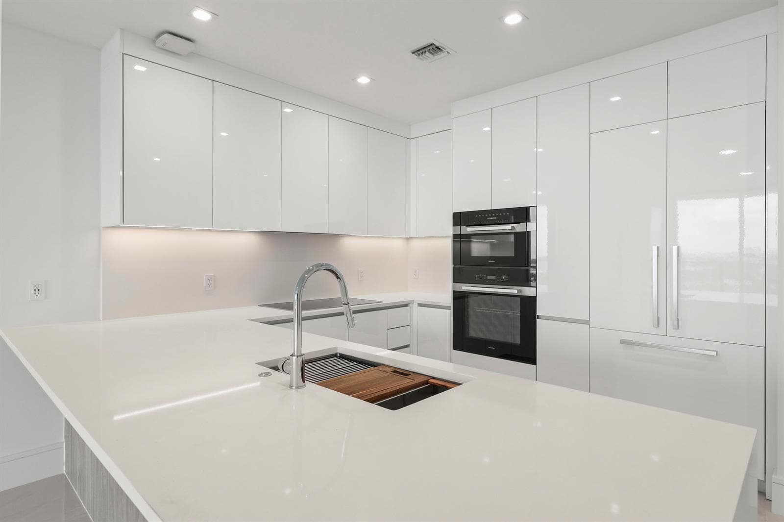 220 Lake Shore Drive 1121 photo 5