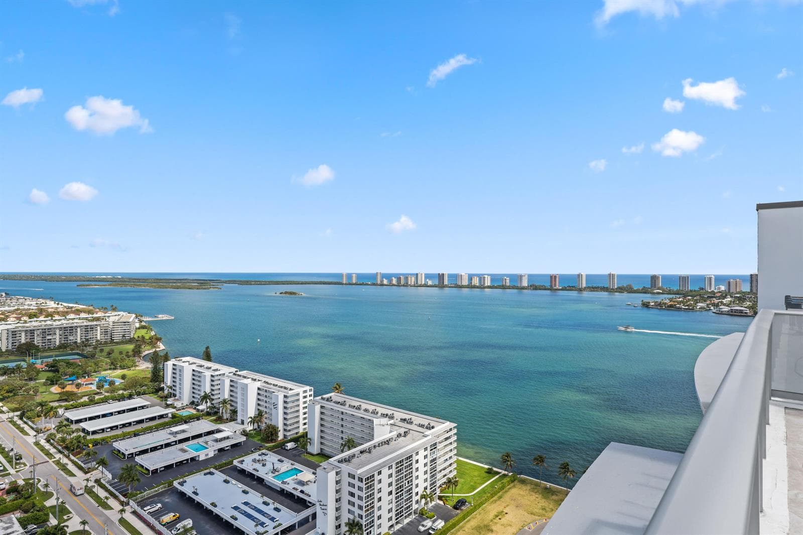 220 Lake Shore Drive 1121 photo 4