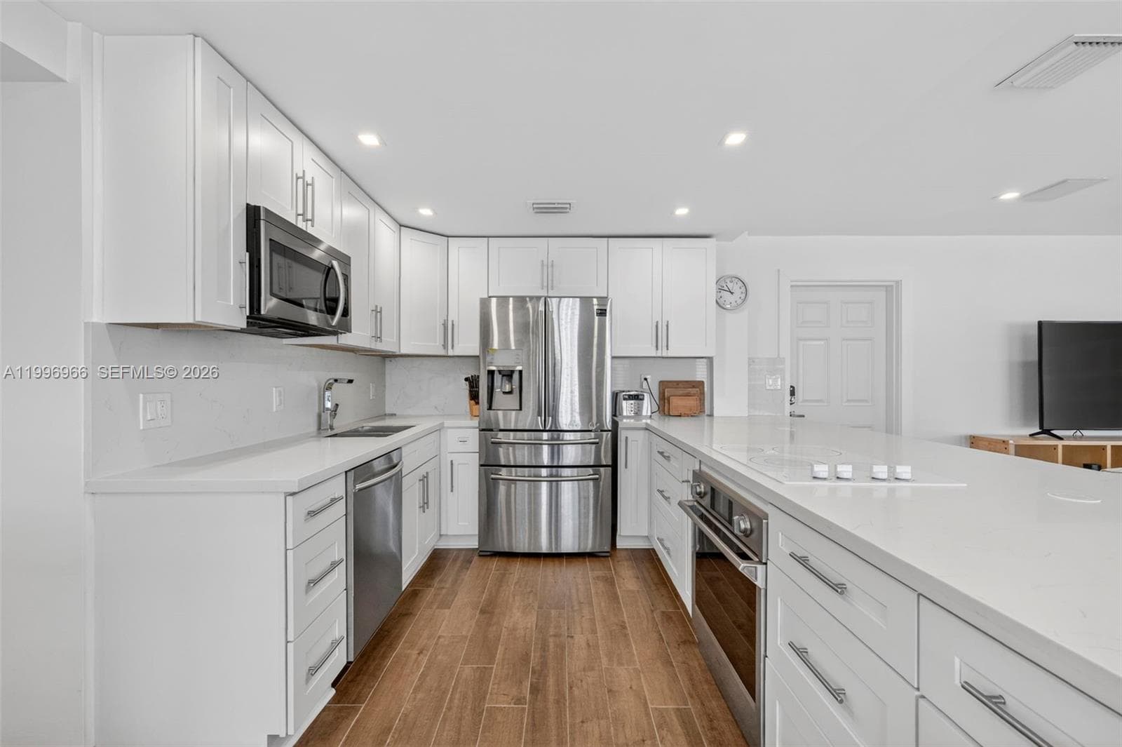 3050 NE 48th St 210 photo 5
