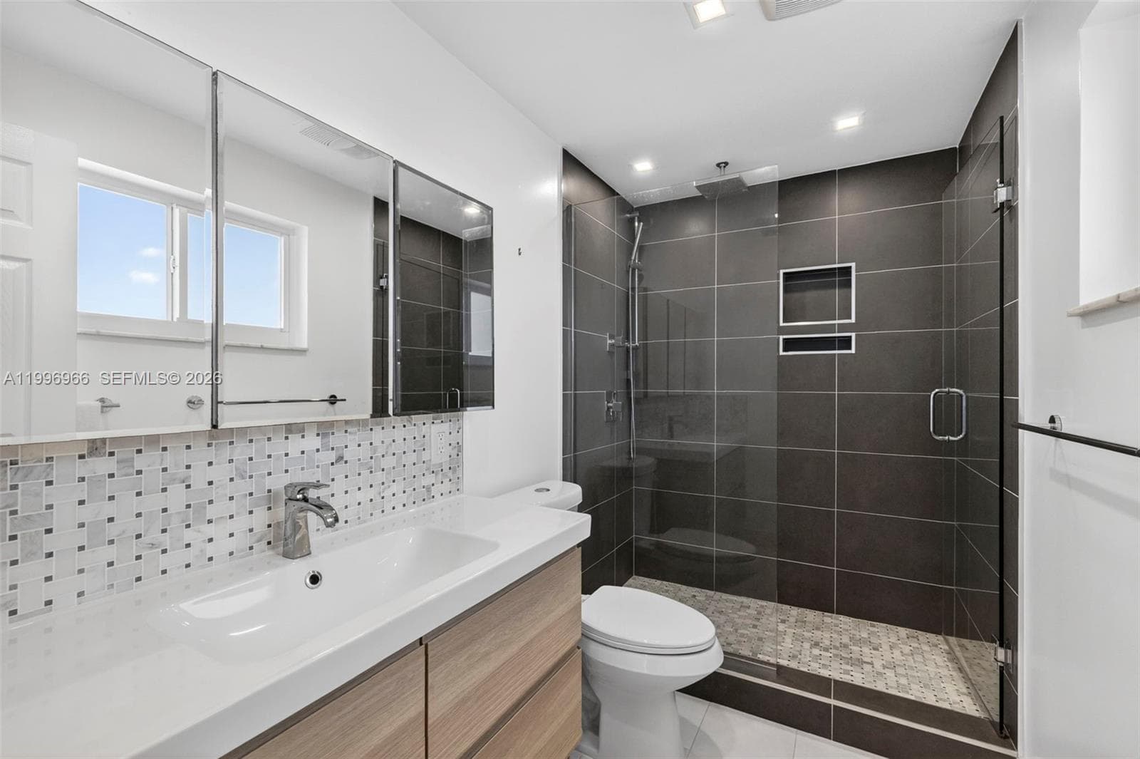 3050 NE 48th St 210 photo 14