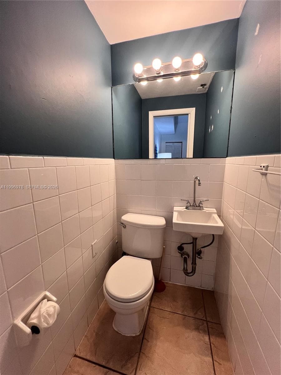918 Ocean Dr 302 photo 16