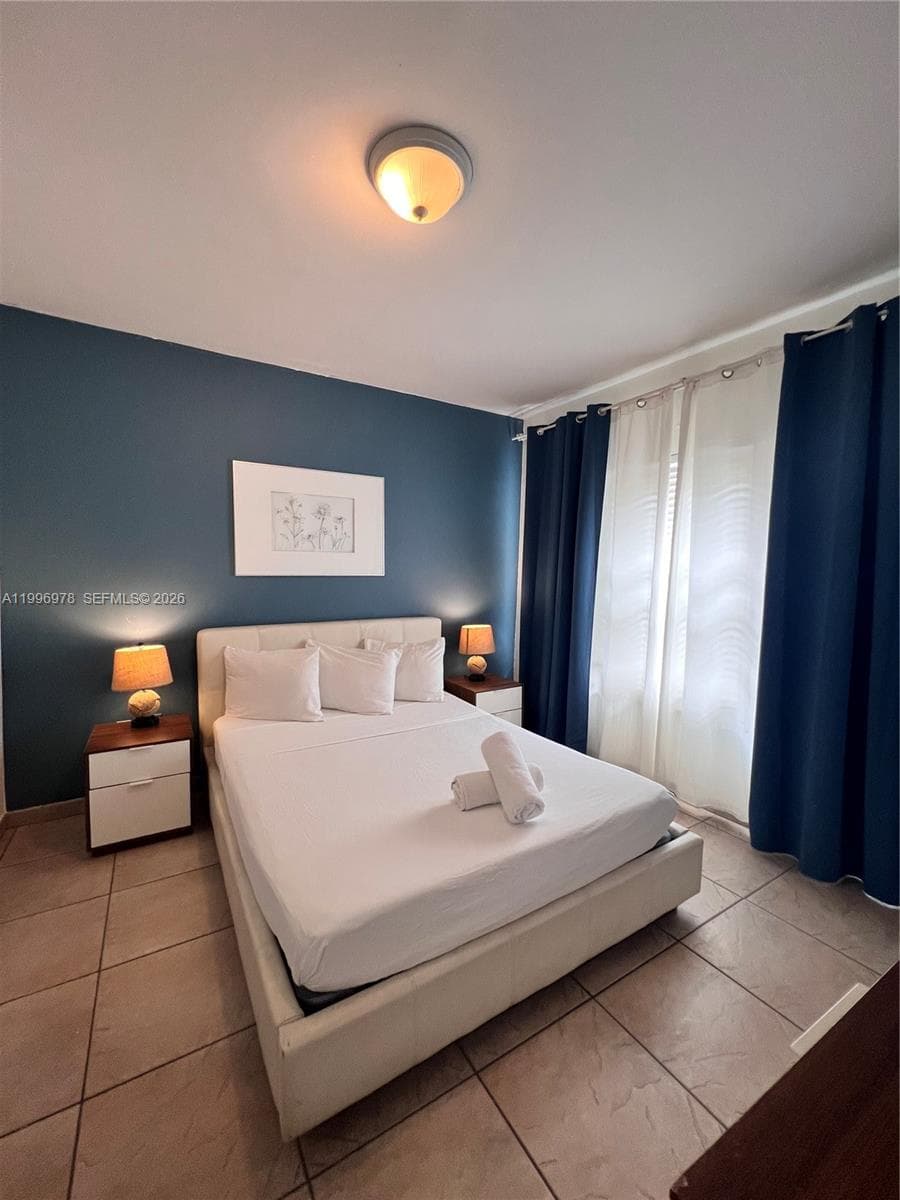 918 Ocean Dr 302 photo 11