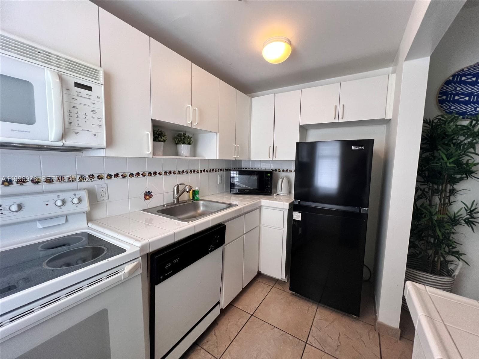 918 Ocean Dr 302 photo 8
