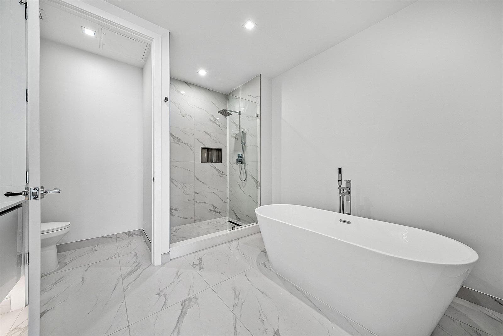 220 Lake Shore Drive 1508 photo 21