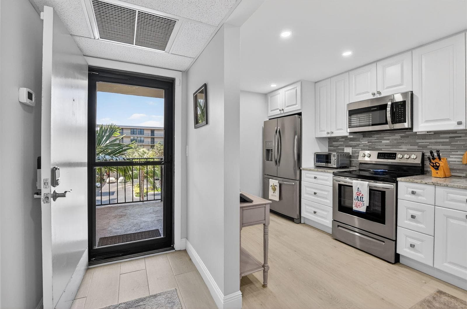 6 Royal Palm Way 409 photo 2