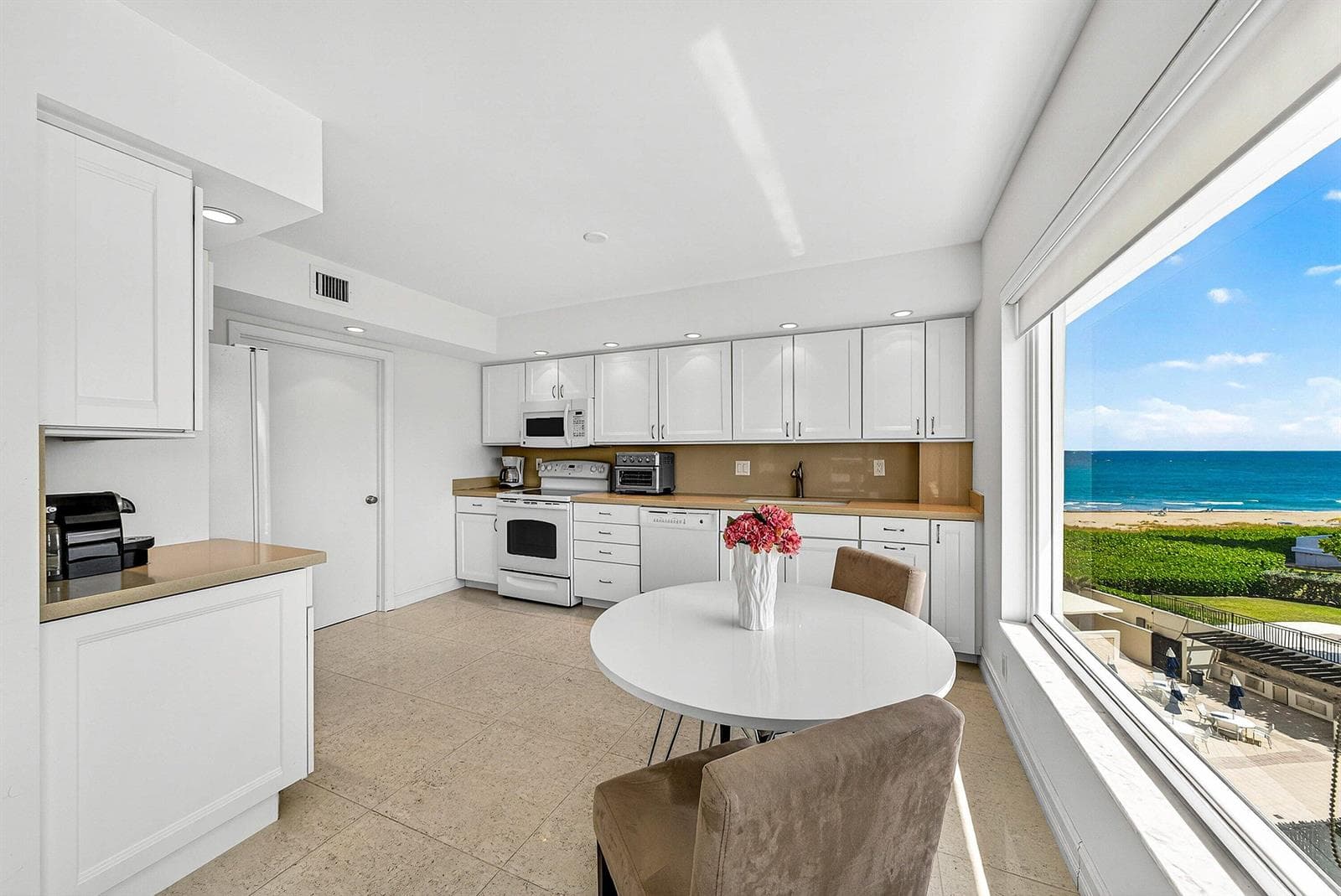 600 S Ocean Boulevard 504 photo 9