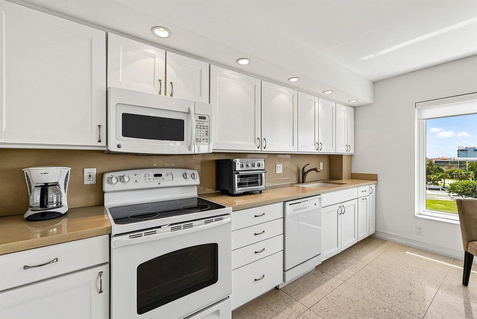 600 S Ocean Boulevard 504 photo 11