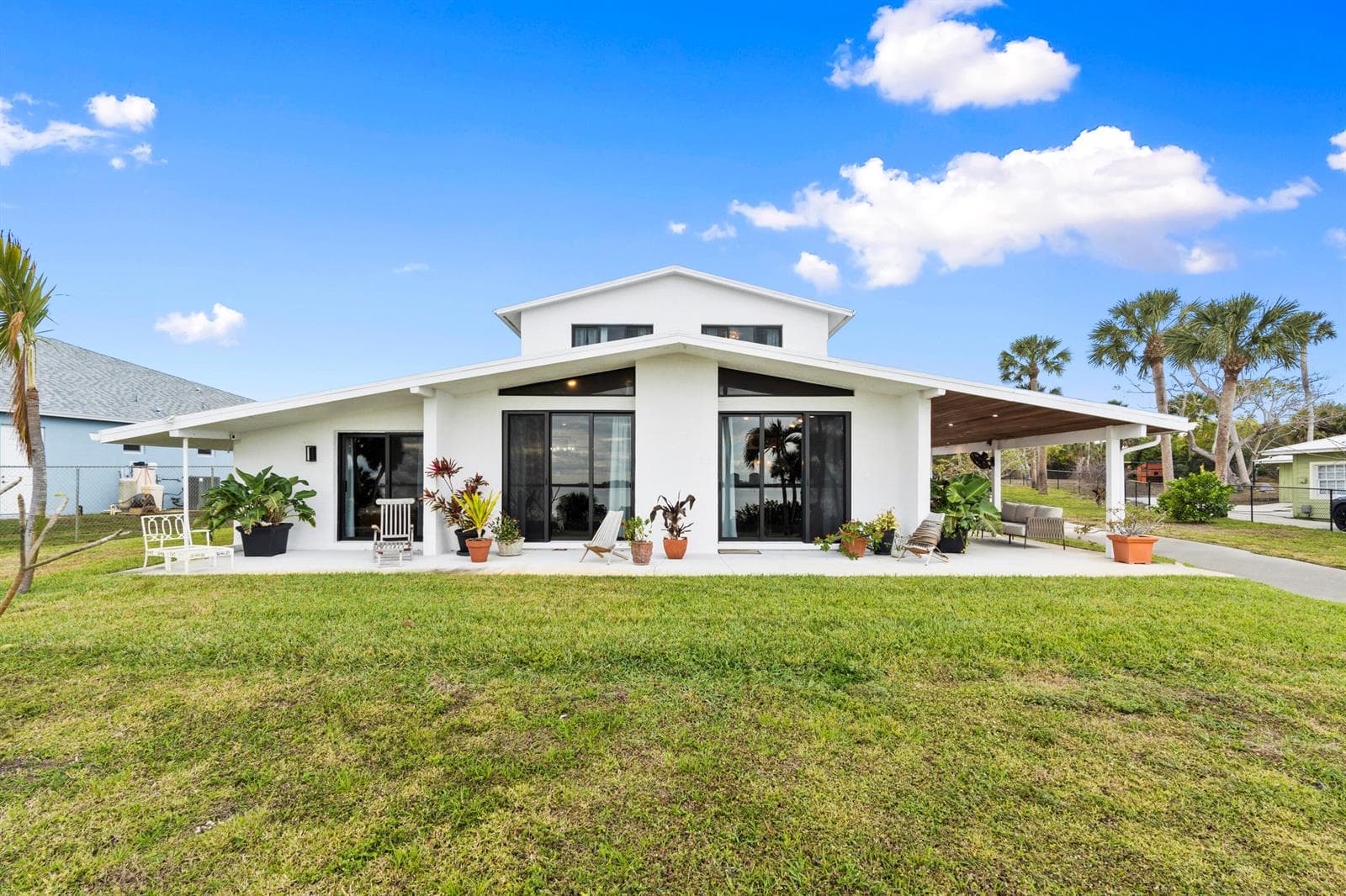 8309 S Indian River Drive photo 1