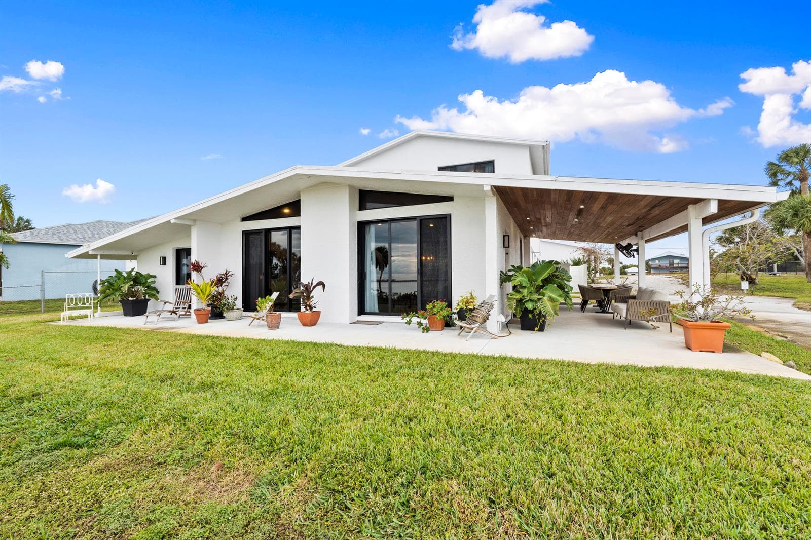 8309 S Indian River Drive photo 15