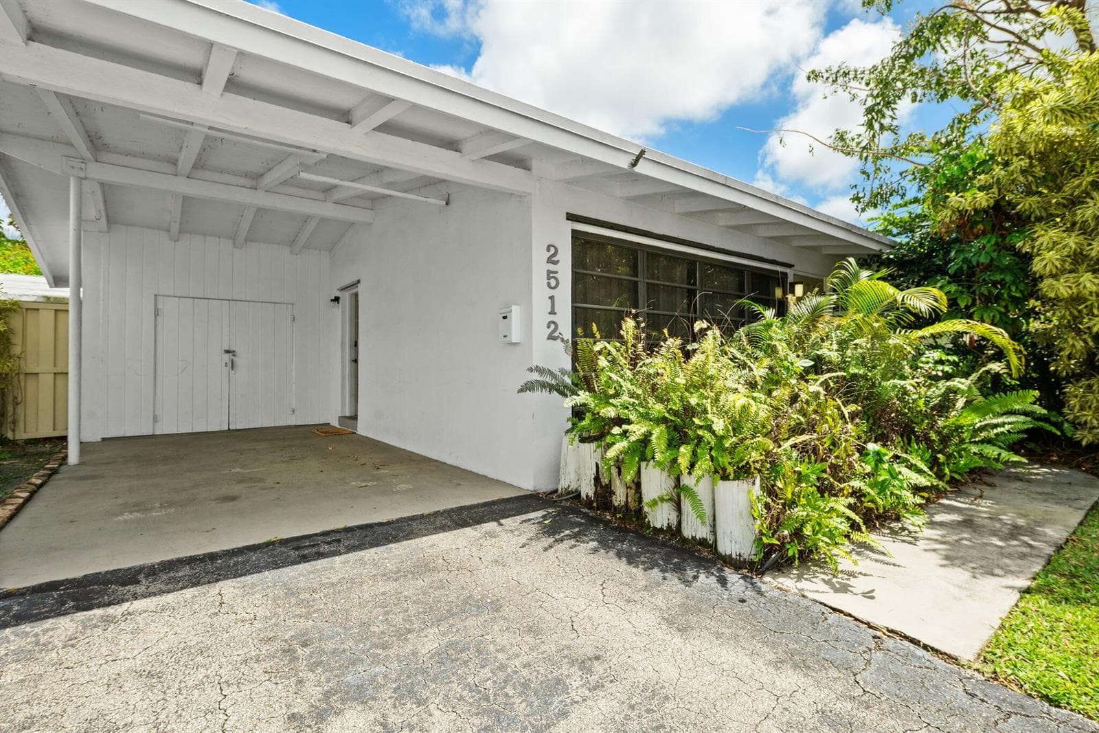 2512 Sugarloaf Lane photo 9