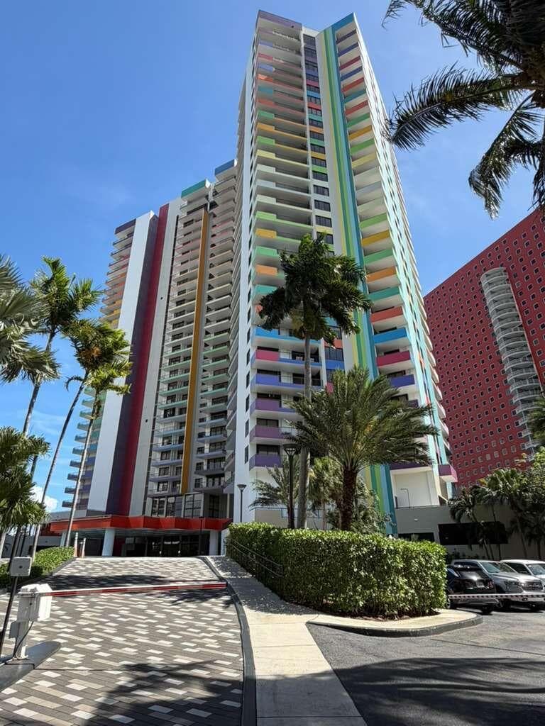 1581 Brickell Avenue 406 photo 1
