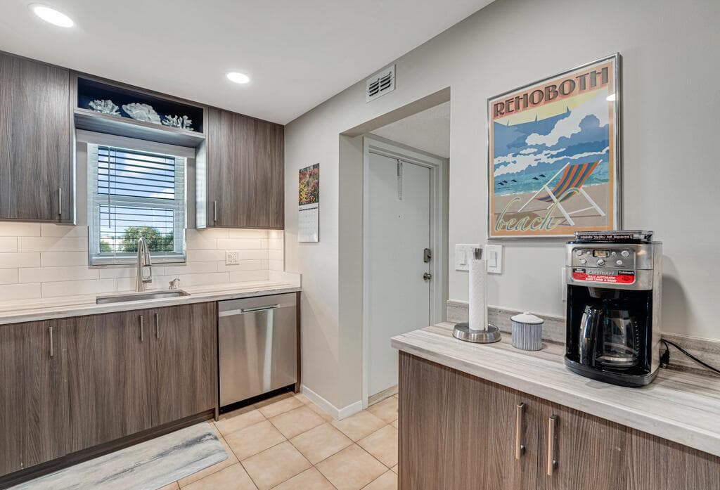 760 E Ocean Avenue 303 photo 8