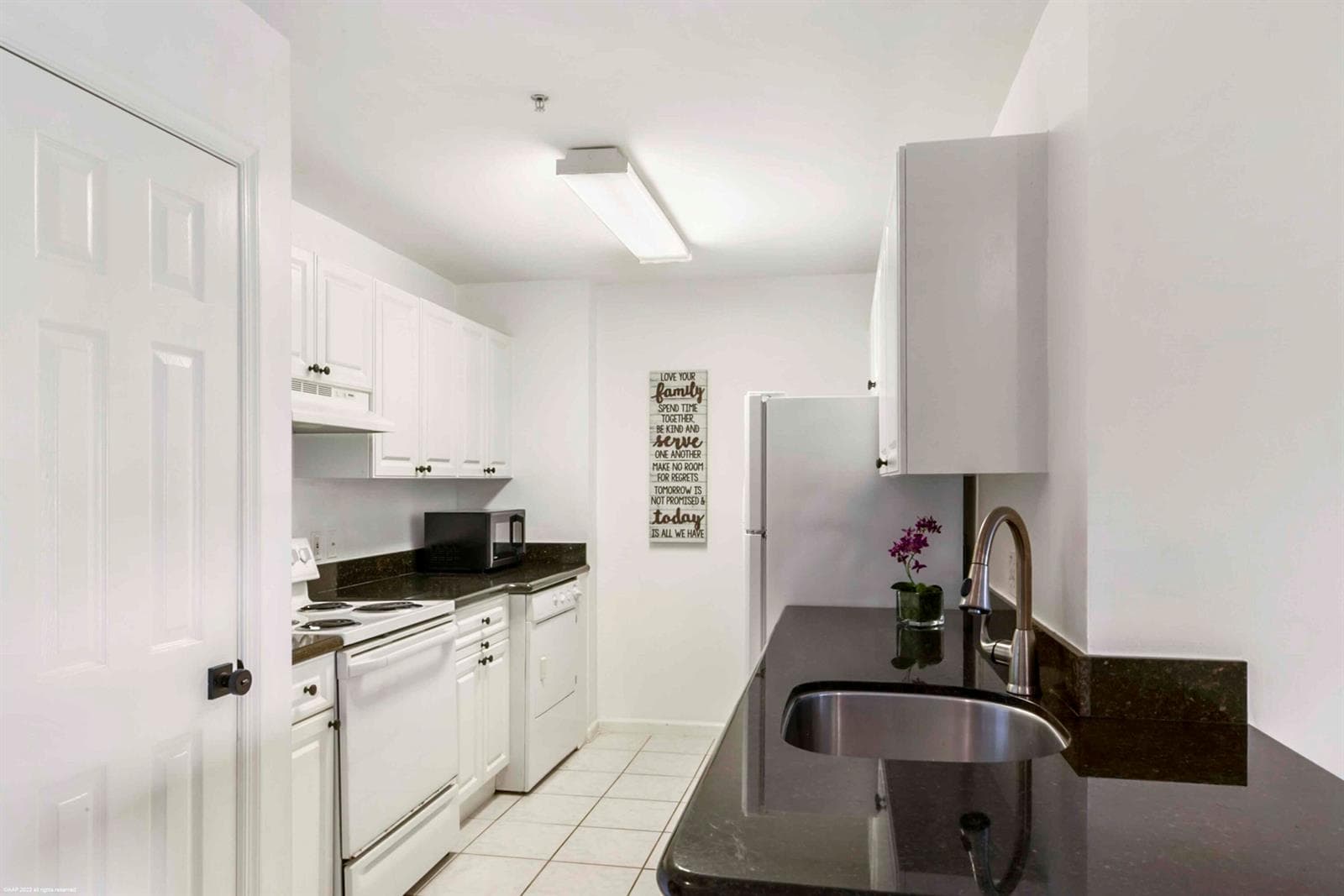 2040 Greenview Shores Boulevard 203 photo 9