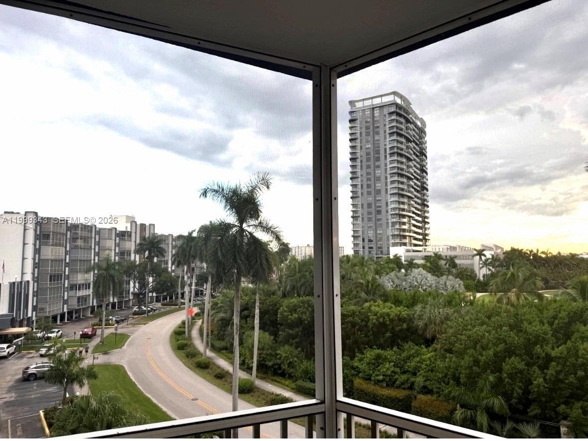 300 Diplomat Pkwy 505 photo 11