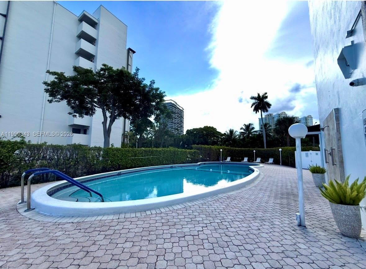 300 Diplomat Pkwy 505 photo 25