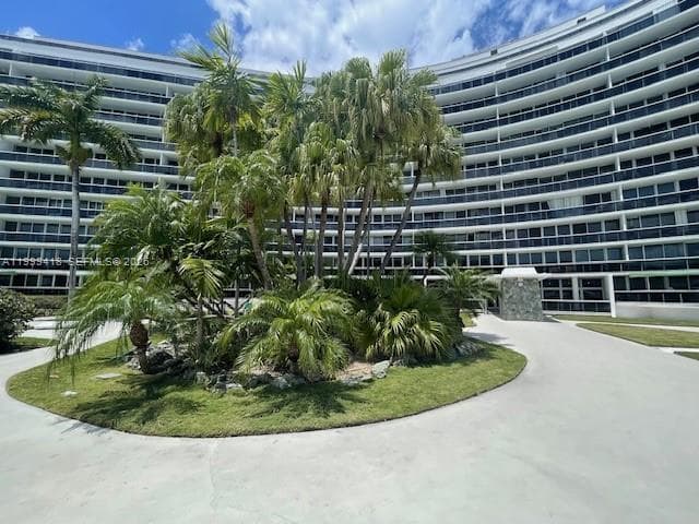 900 Bay Dr 311 photo 1