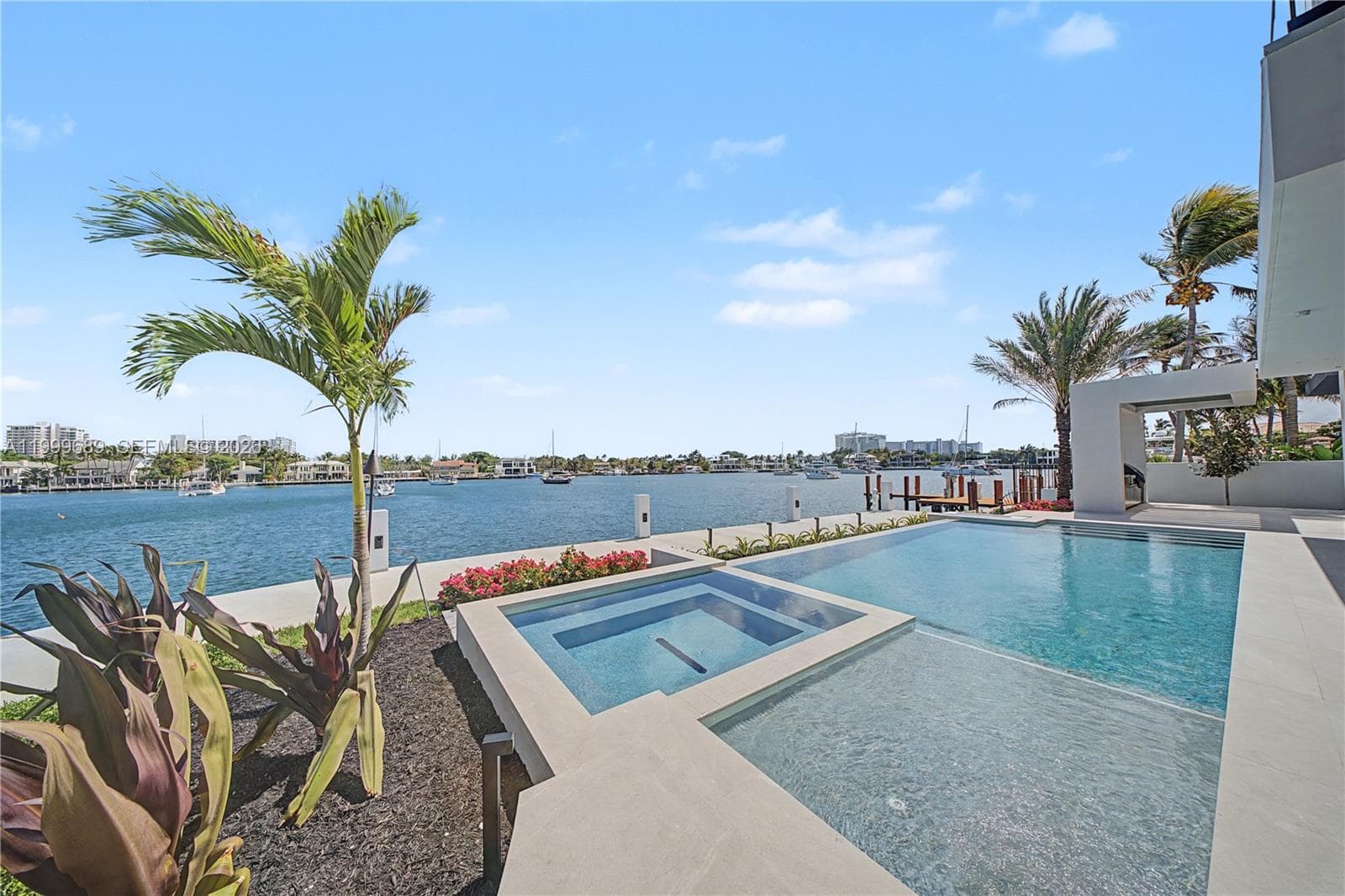 1400 W Lake Dr photo 2