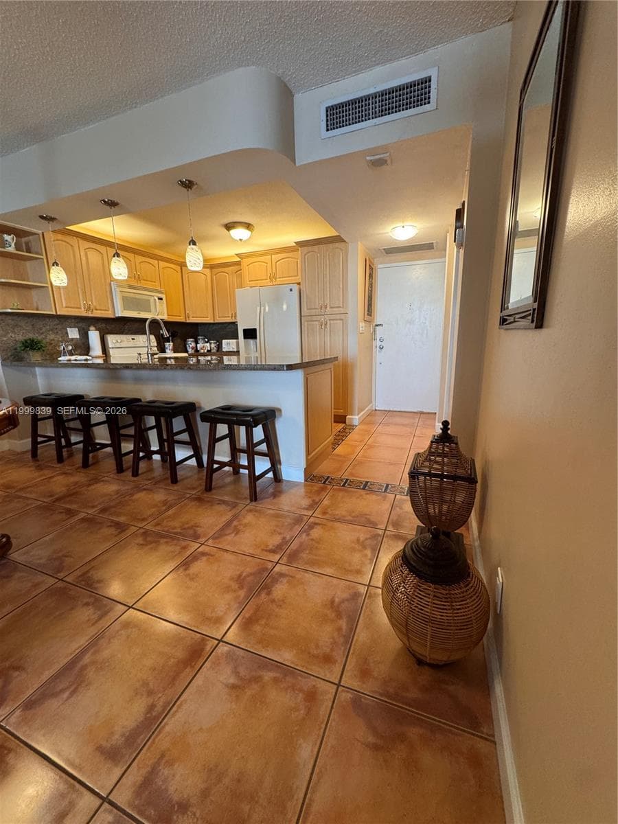 3725 S Ocean Dr 421 photo 4