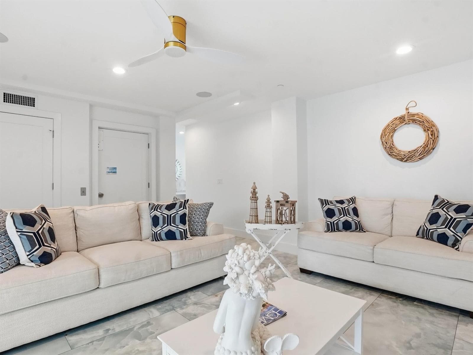 519 Coral Sands Way photo 2
