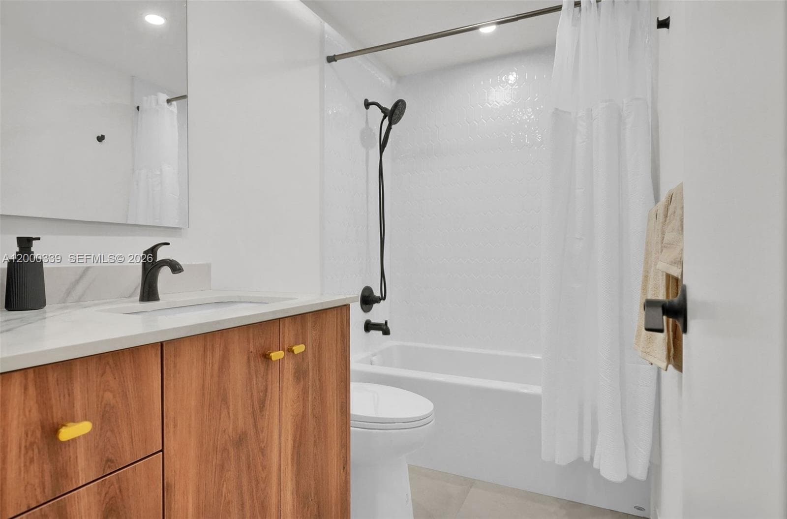 3505 S Ocean Dr 808 photo 18