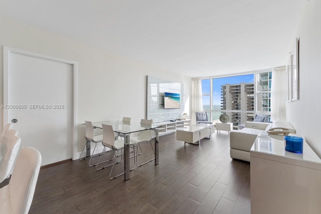 6801 Collins Ave LPH10 photo 3