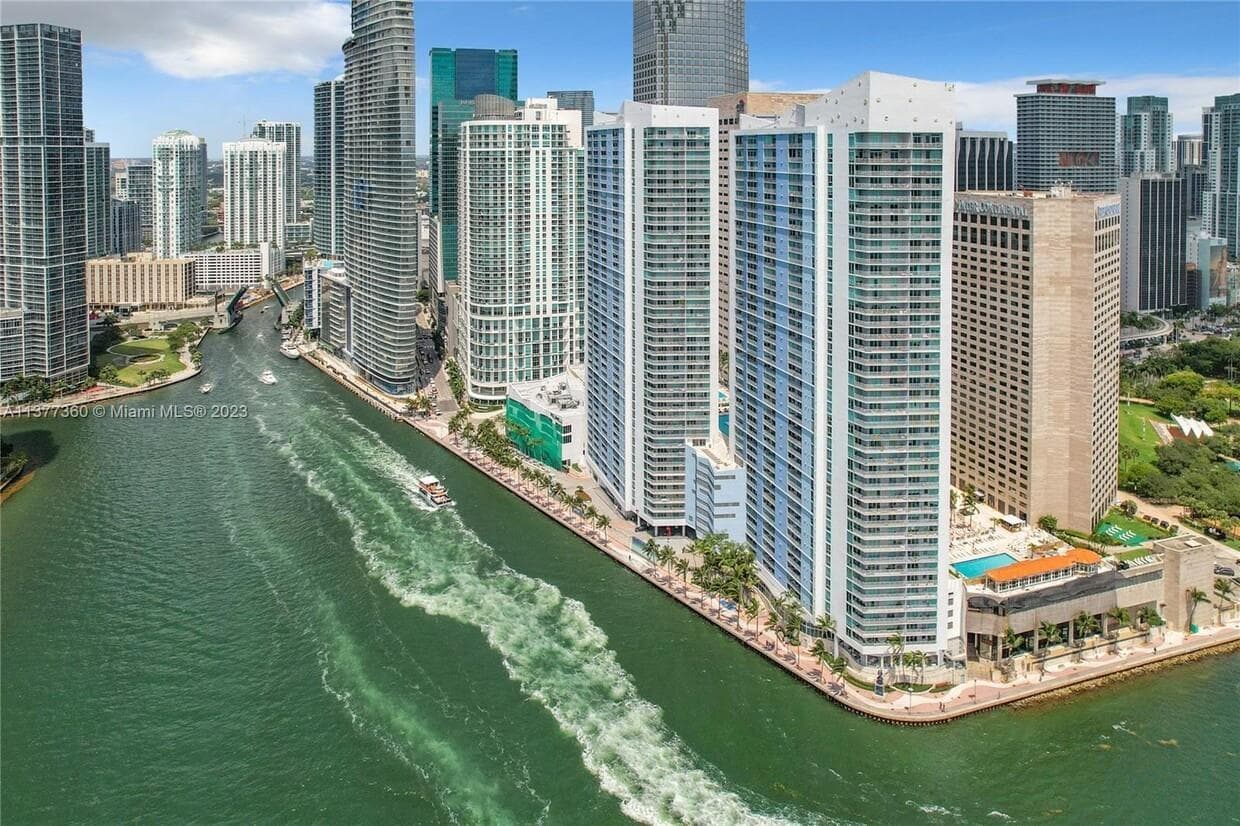 325 S Biscayne Boulevard 2926 photo 1