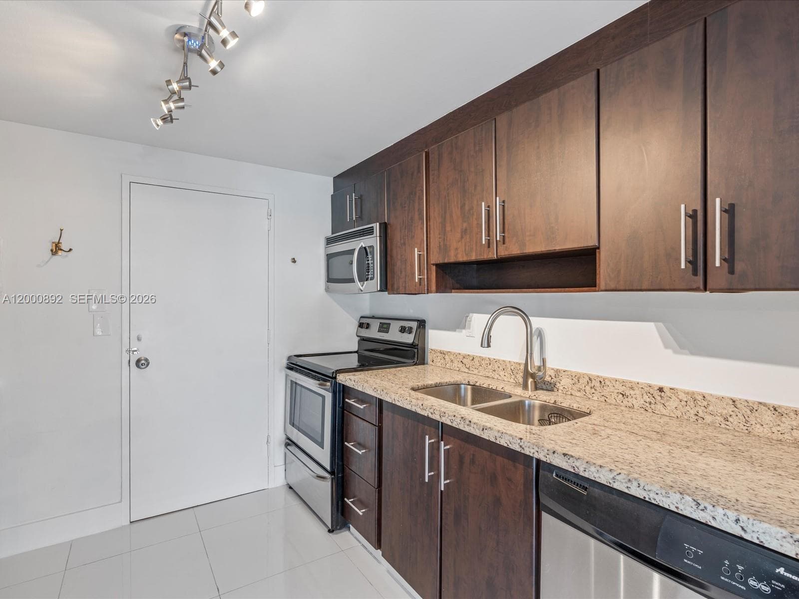 9800 W Bay Harbor Dr 308 photo 2
