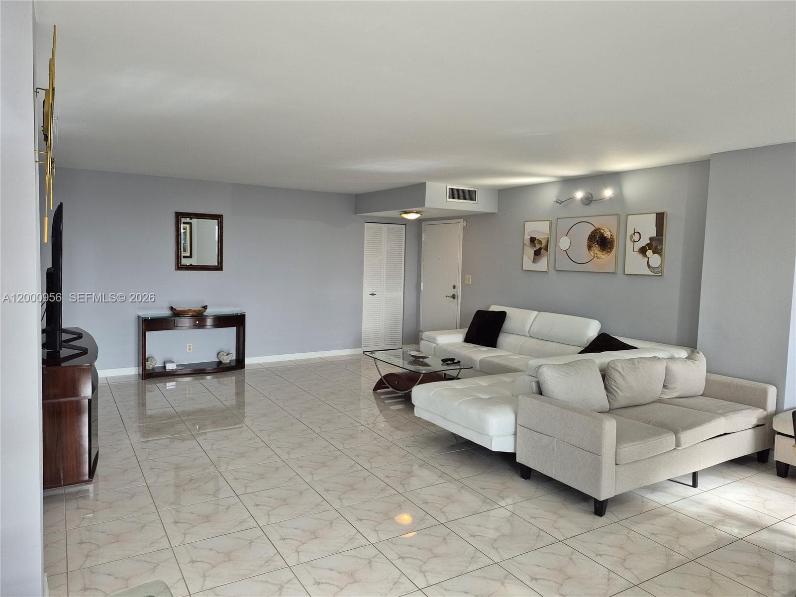 1912 S Ocean Dr 17C photo 2