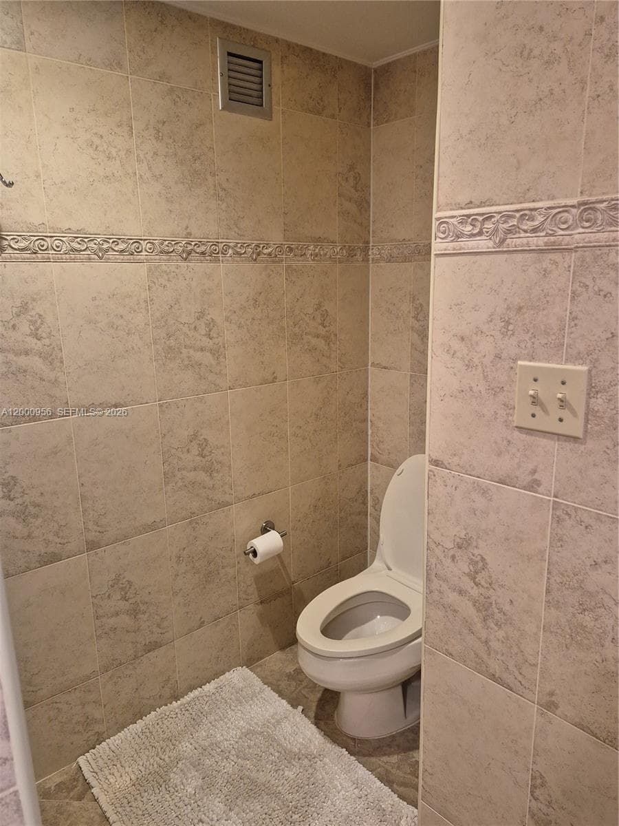 1912 S Ocean Dr 17C photo 22