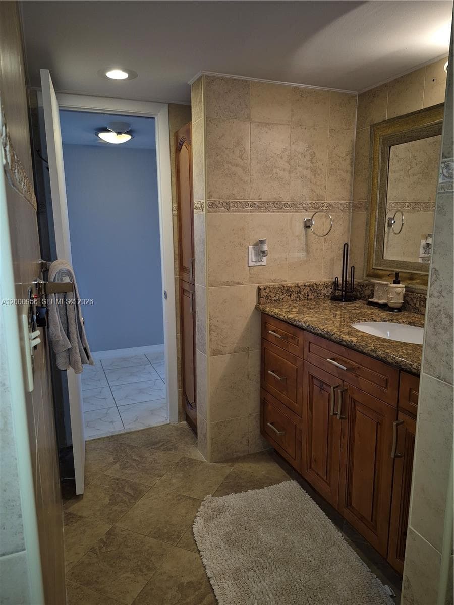 1912 S Ocean Dr 17C photo 24
