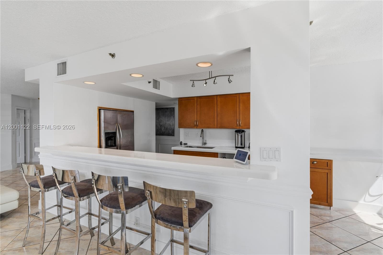 3600 Mystic Pointe Dr 513 photo 2