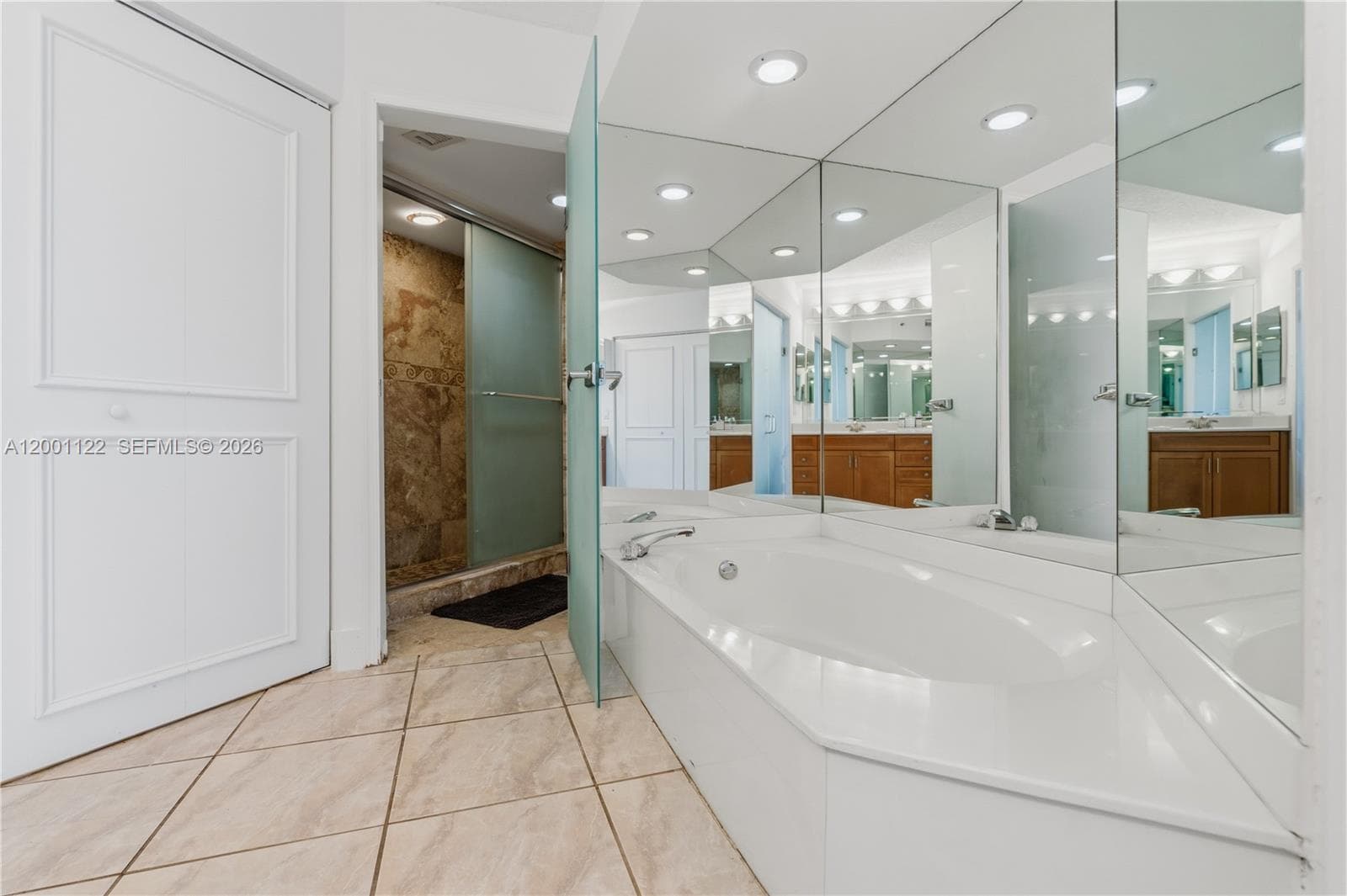 3600 Mystic Pointe Dr 513 photo 12