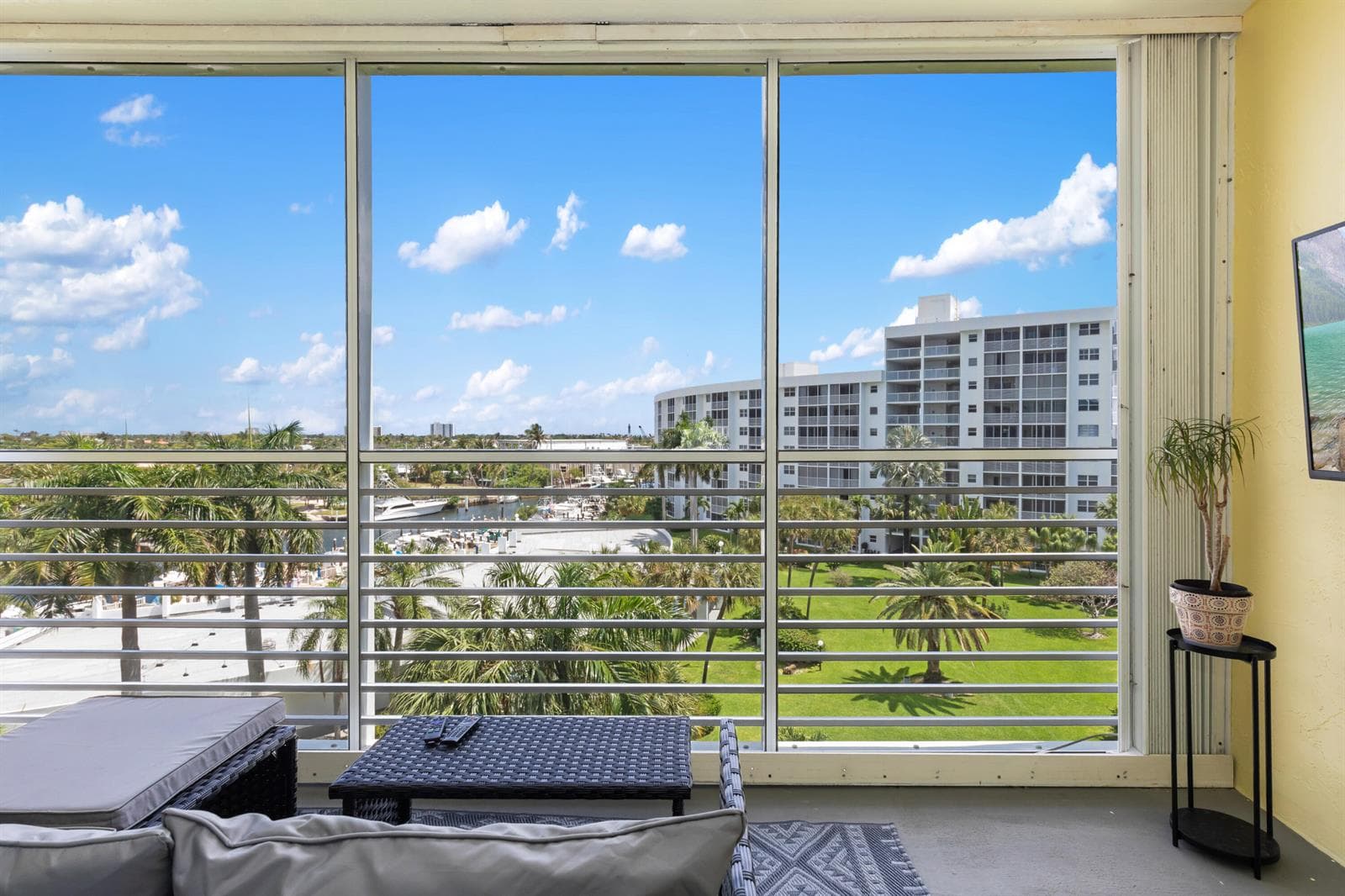2731 NE 14th Street Causeway NE Apt 612 photo 13