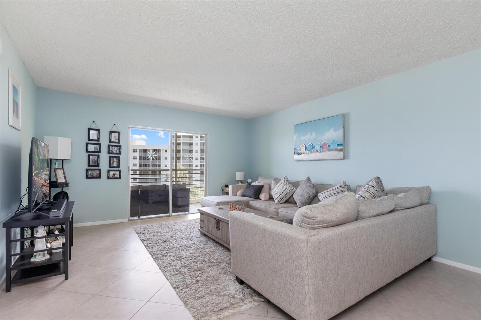 2731 NE 14th Street Causeway NE Apt 612 photo 9