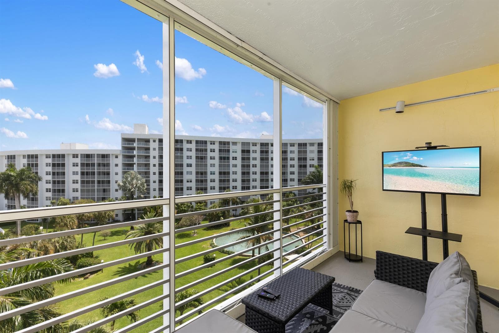 2731 NE 14th Street Causeway NE Apt 612 photo 14
