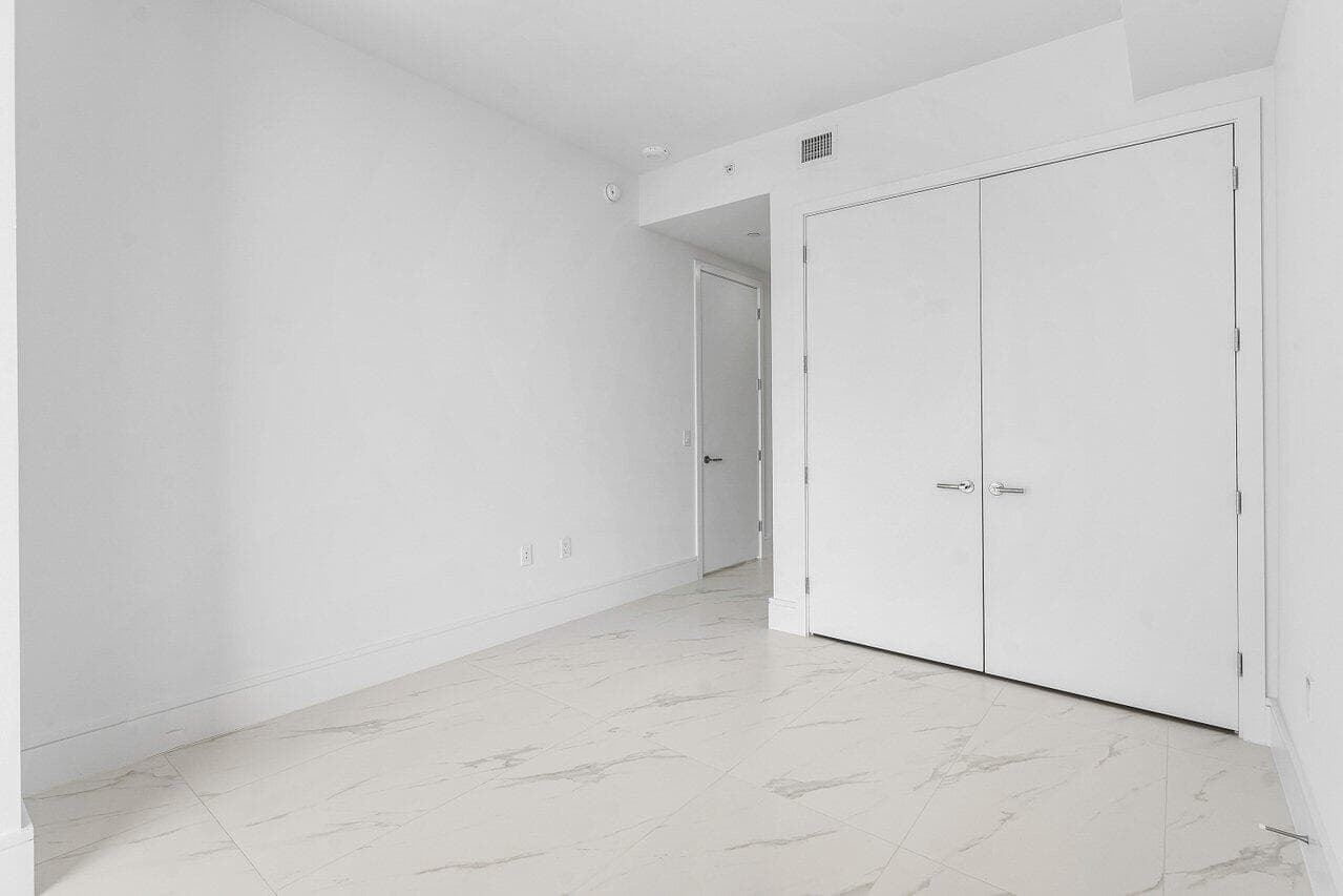 220 Lake Shore Drive 1415 photo 23
