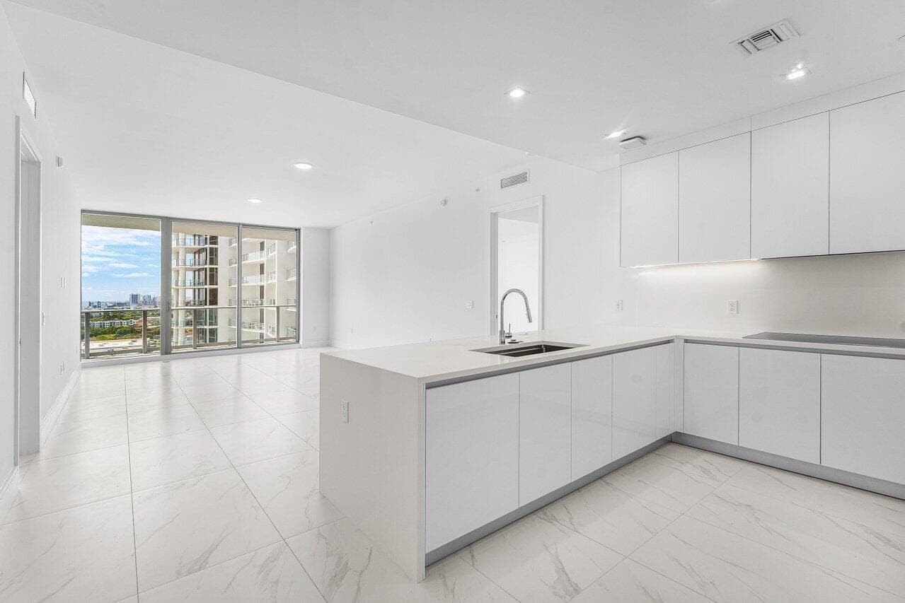 220 Lake Shore Drive 1415 photo 2