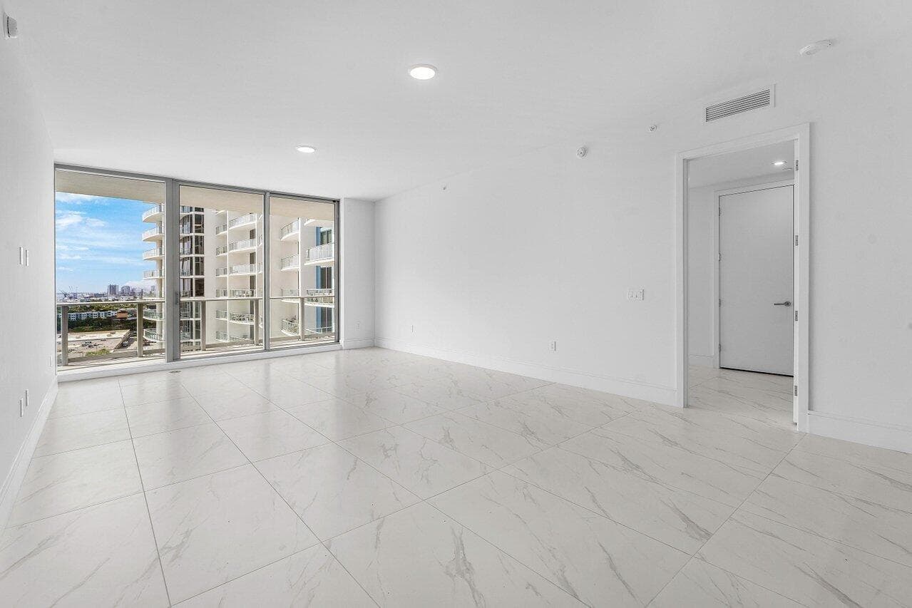 220 Lake Shore Drive 1415 photo 5