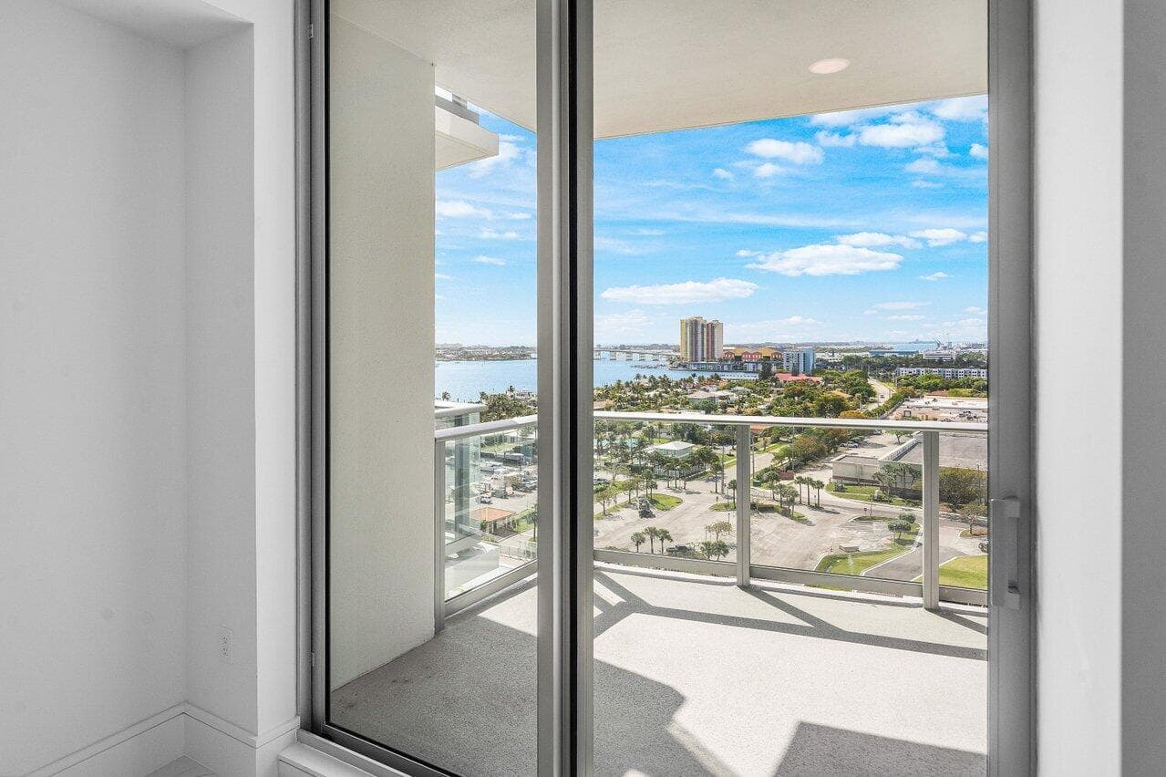 220 Lake Shore Drive 1415 photo 24