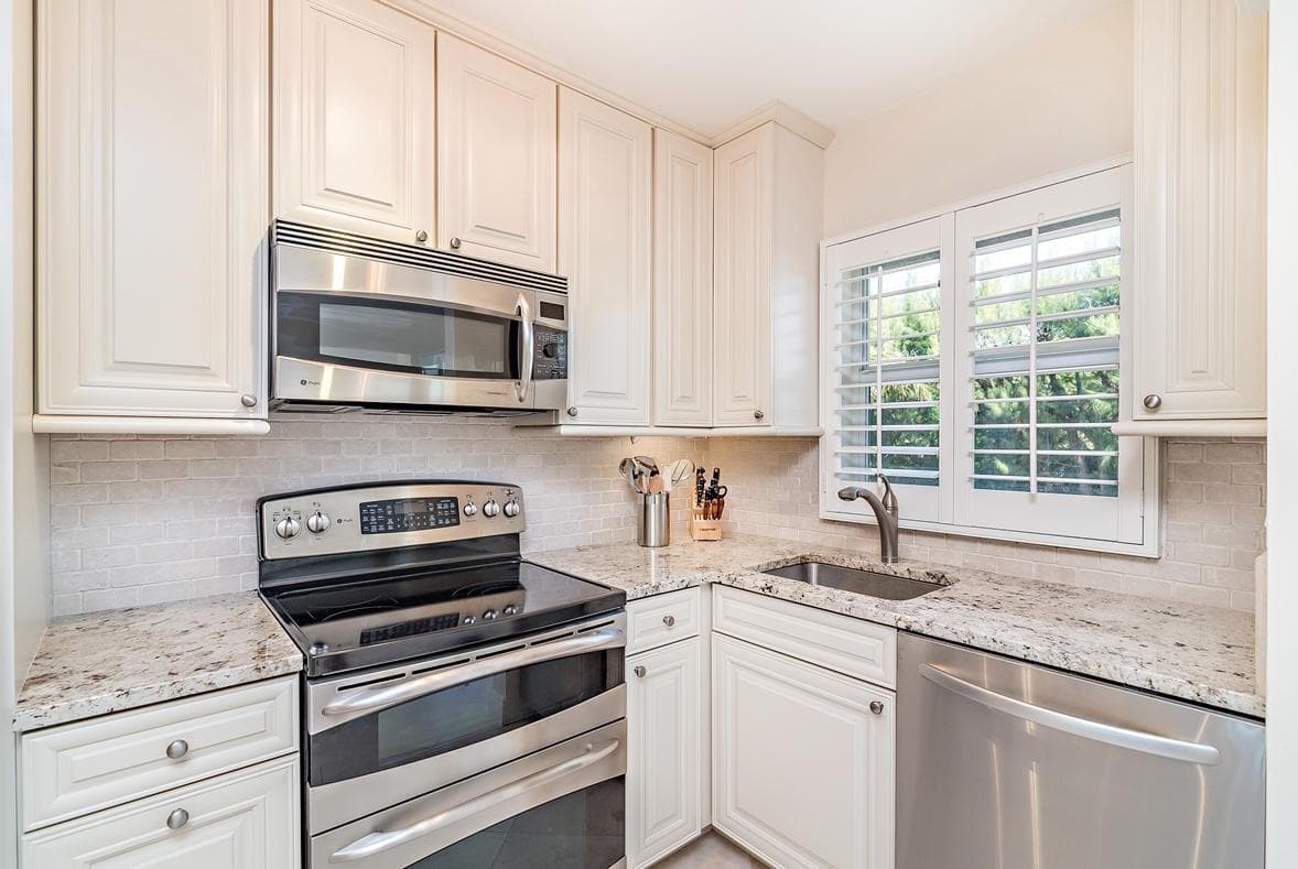 139 Sunrise Avenue 2020 photo 6