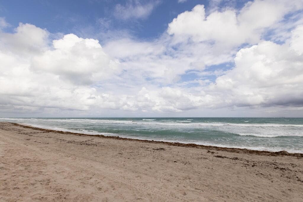 4201 N Ocean Drive 402 photo 23