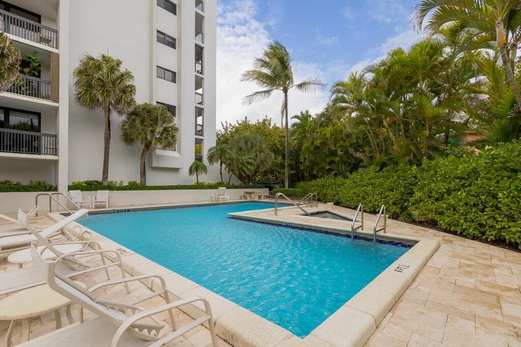 4201 N Ocean Drive 402 photo 17
