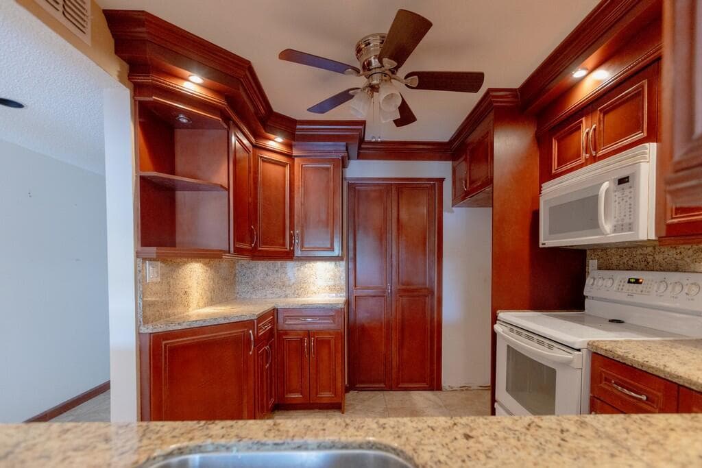 4201 N Ocean Drive 402 photo 5