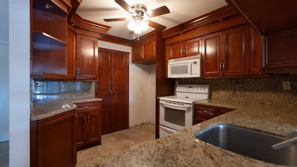 4201 N Ocean Drive 402 photo 9