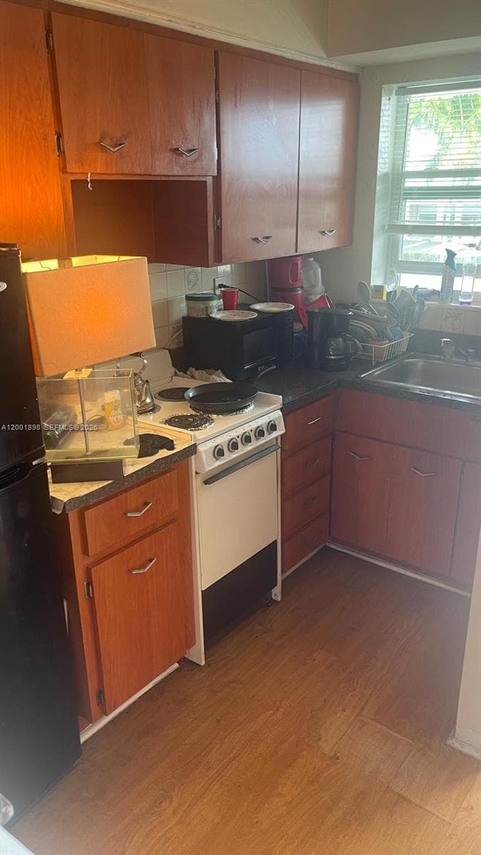 2225 NE 123rd St 204 photo 3